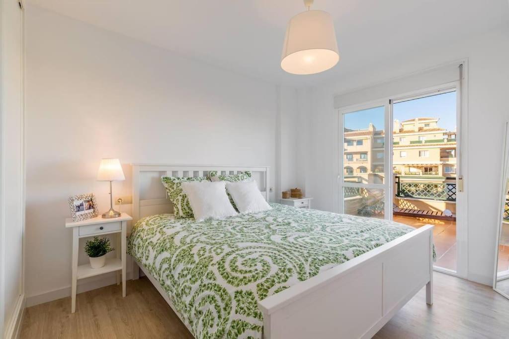 Apartamento Calma Beach Home Торемолинос Екстериор снимка