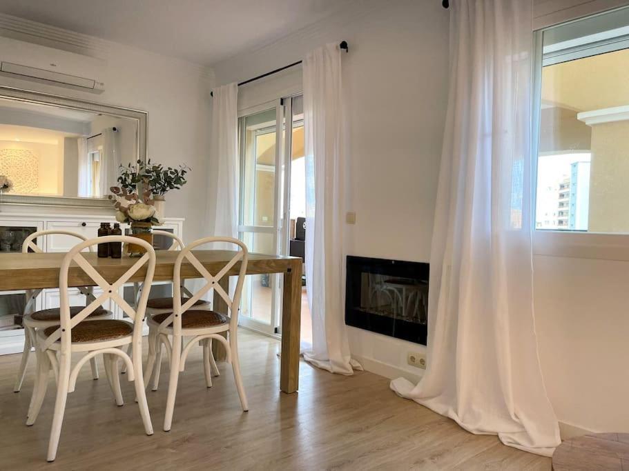 Apartamento Calma Beach Home Торемолинос Екстериор снимка