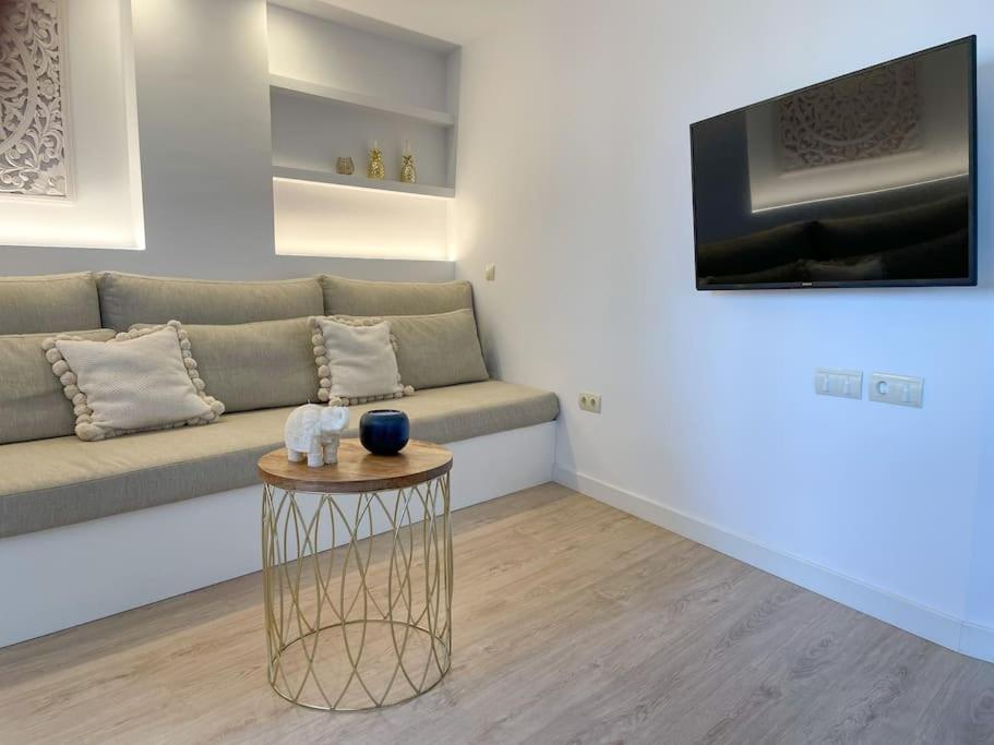 Apartamento Calma Beach Home Торемолинос Екстериор снимка