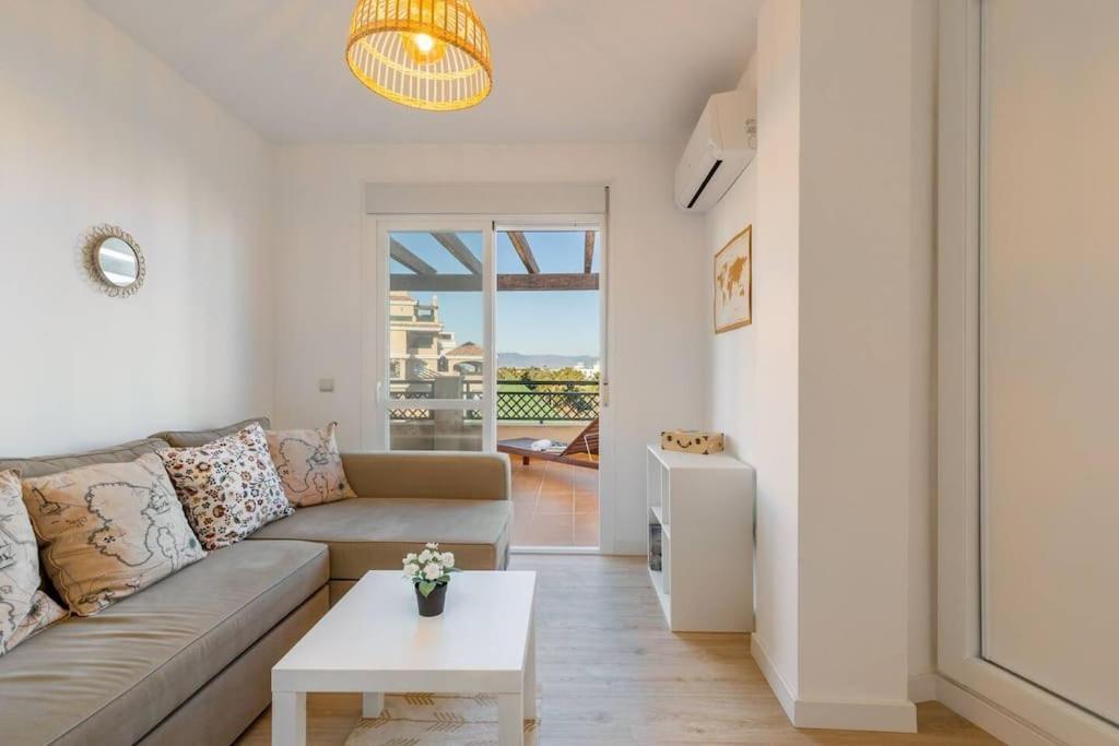 Apartamento Calma Beach Home Торемолинос Екстериор снимка