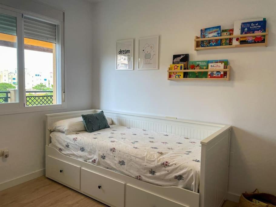 Apartamento Calma Beach Home Торемолинос Екстериор снимка