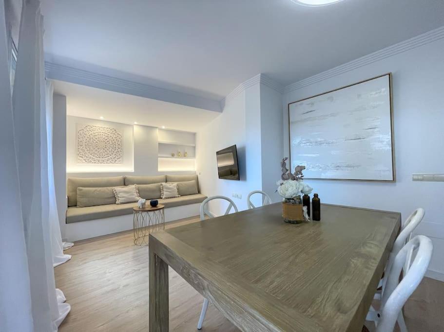 Apartamento Calma Beach Home Торемолинос Екстериор снимка